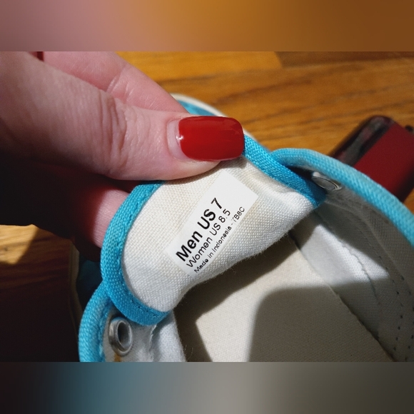 Vans - Picture 3 of 7